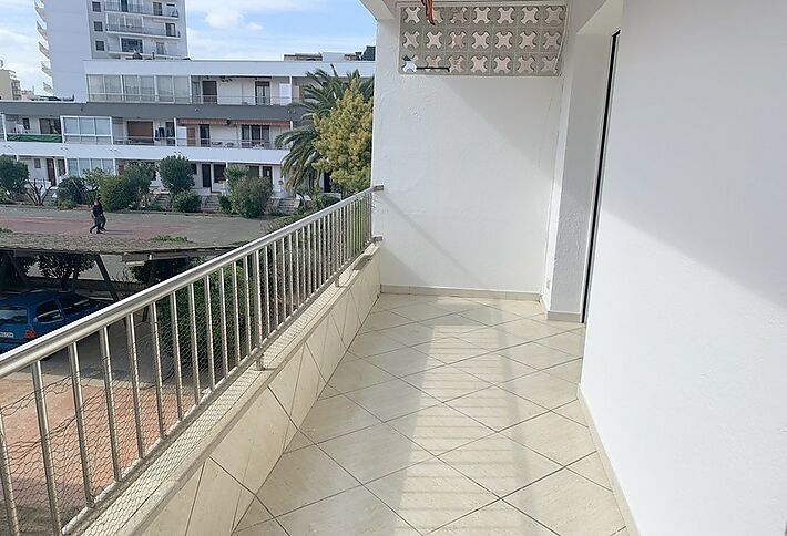 SANTA MARGARITA PRICE REDUCTION 3 BEDROOM 3 BATHROOM APARTMENT 50 meters from the beach. 3 parking spaces.