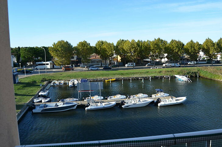 APARTAMENTO SOLEADO VISTA A UN PEQUEÑO PUERTO 2 DORMITORIOS con parking y terraza solarium de 50 m2