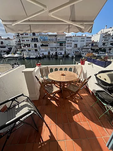 EXCLUSIVITY. FISHERMAN'S HOUSE WITH 2 BEDROOMS AND 10 M MOORING IN QUIET AREA LESS THAN 800 METERS FROM EMPURIABRAVA BEACH