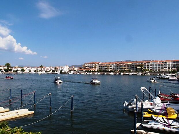 GRAN APARTAMENT DE 2 HABITACIONS EN ZONA TRANQUIL. PISCINES COMUNITÀRIES. POSSIBLE GARATGE.