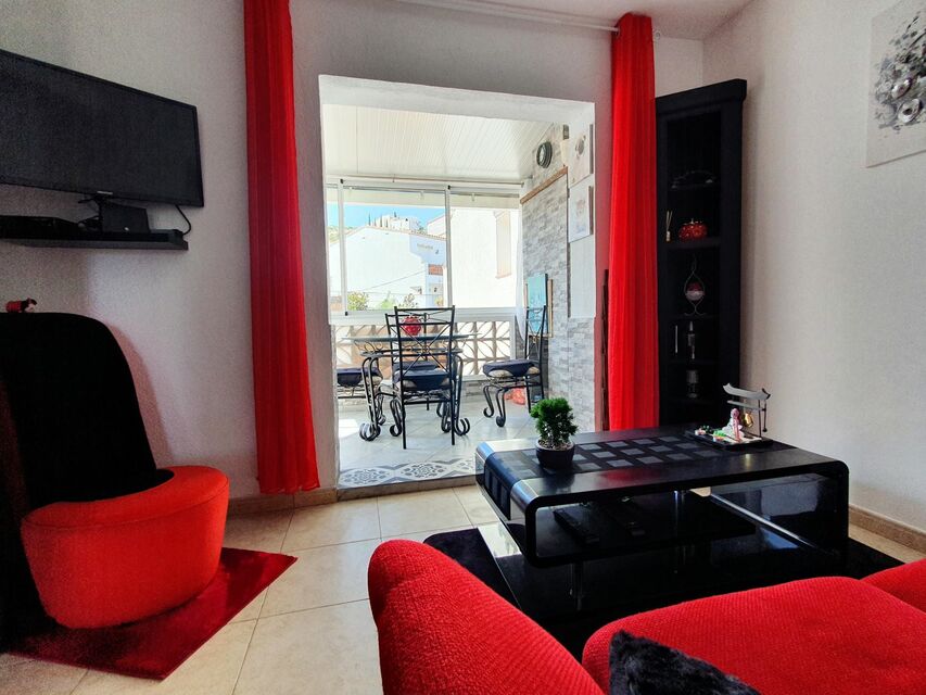 In Roses-Puig Rom, impeccable 1 bedroom apartment with community pool and parking