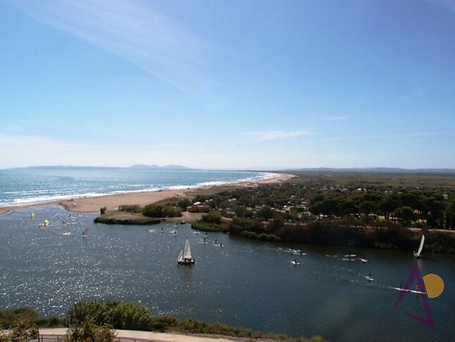 Renovated 1 bedroom apartment with sea view on the beach of Empuriabrava with terrace and lift. Offer.